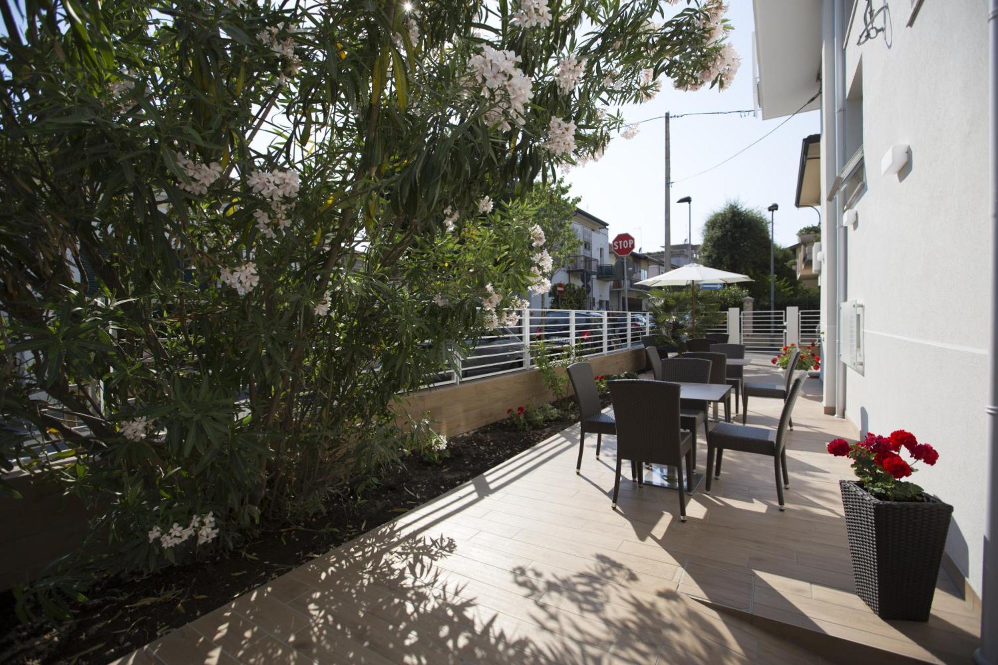Hotel Brunella Rimini Esterno foto